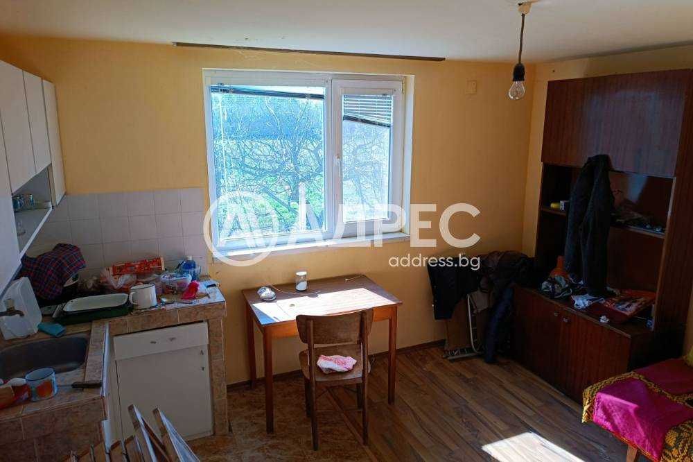 Масивна къща в с. Ловско, обл. Разград!