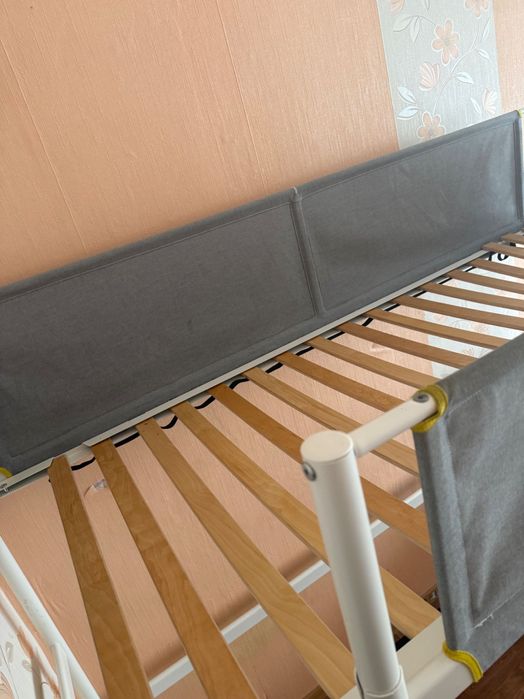 Двуетажно легло.