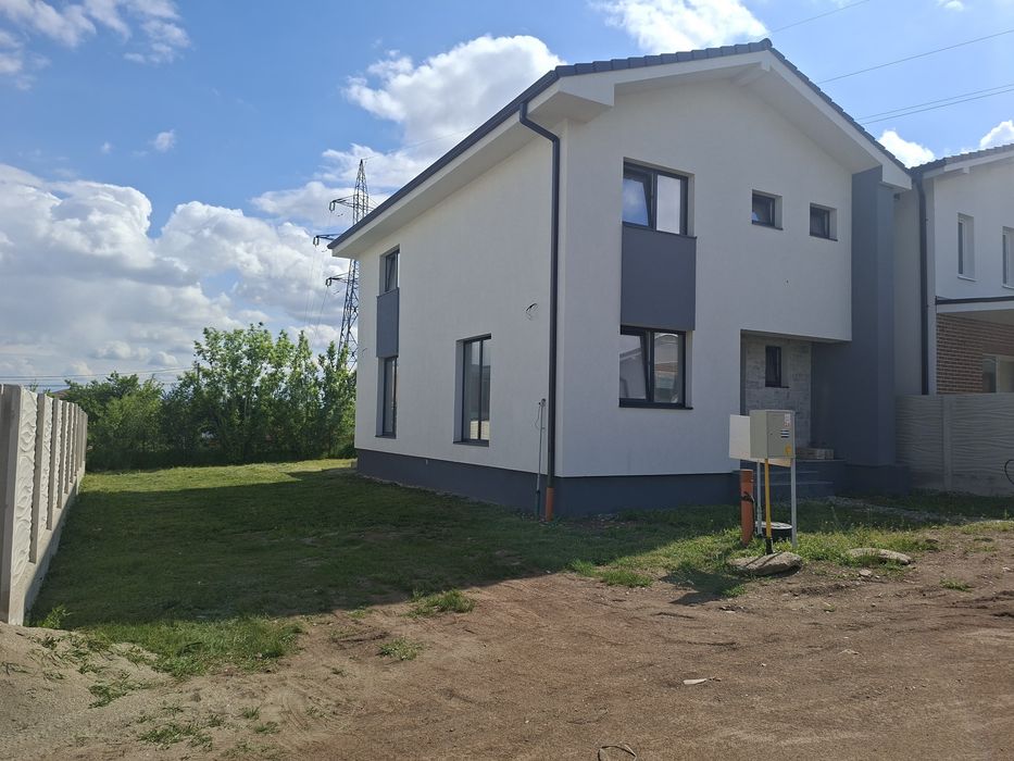 Casa noua de vanzare
