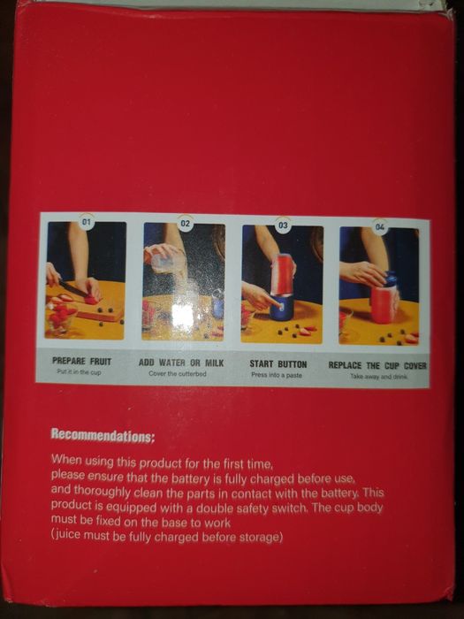 Миниблендър с две чаши и капачка