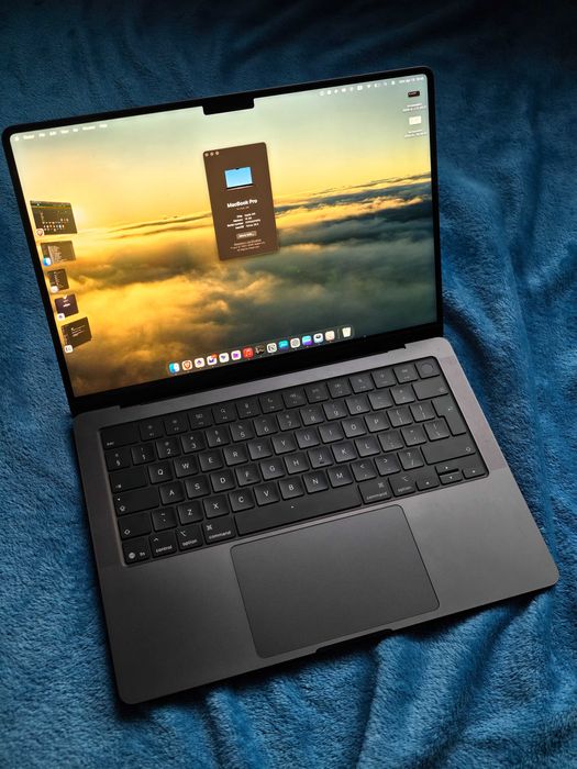 Macbook Pro 14 M5 16GB 512GB Space Black - безупречен в гаранция
