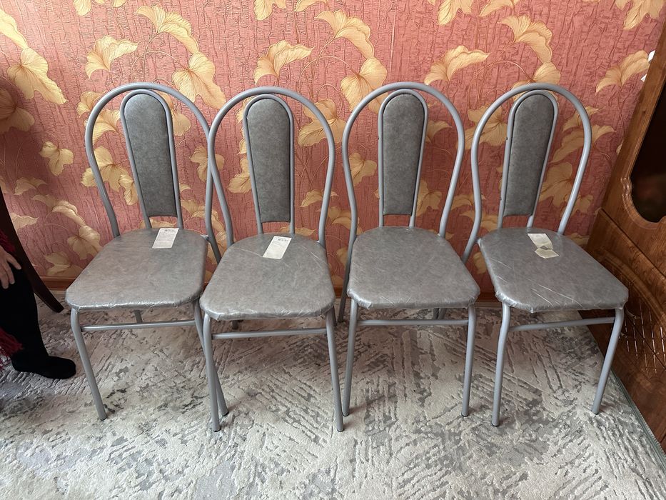 Продам стулья новые