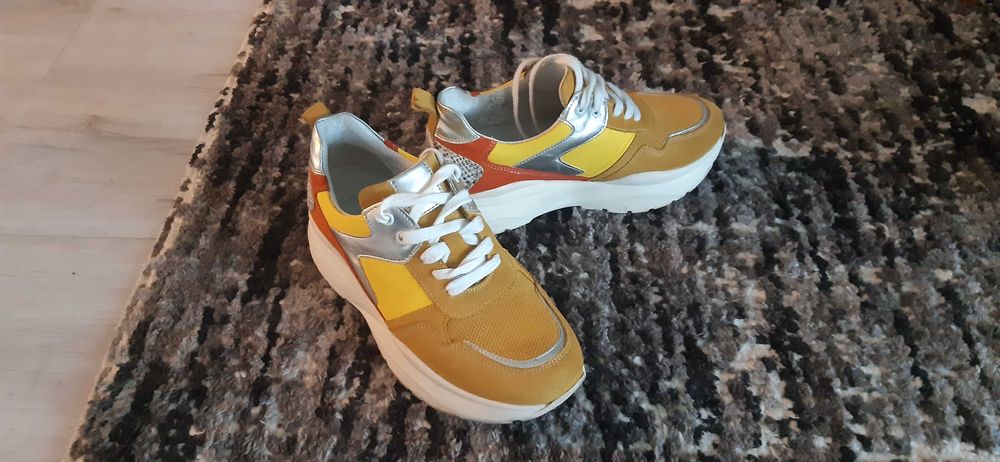 Adidasi dama din piele