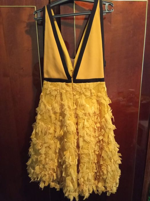 Платье горчичного цвета