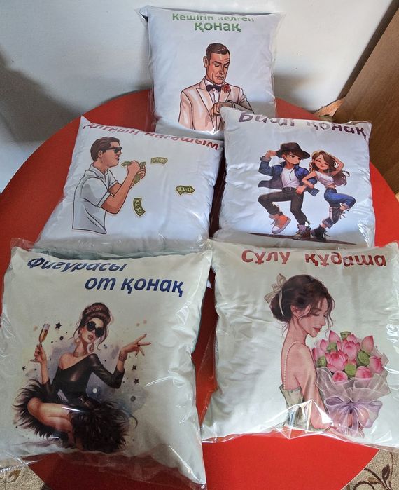 Подушки, бонбоньерки,подарок