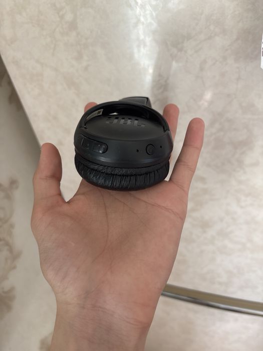 JBL наушник почти новые