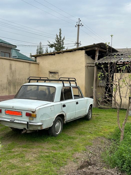 Ваз 2101, год 1979, белый, с метан газом, срочно прадаю