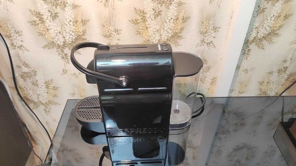Капсульная кофемашина Nespresso Delonghi