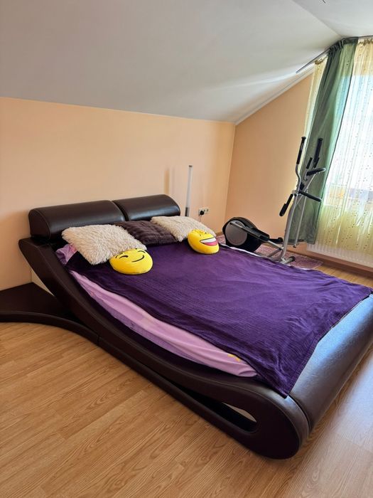 Pat modern din piele