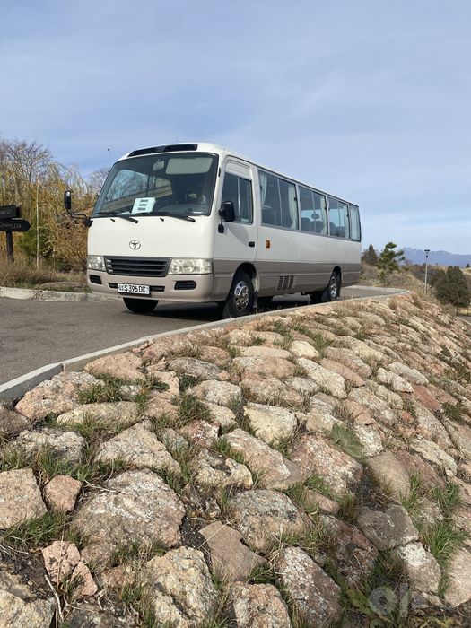 Микроавтобус Toyota Coaster