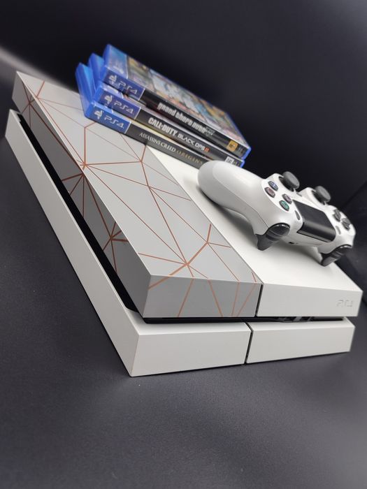 Playstation 4 Glaciar White Limited Edition! + Pachet jocuri !