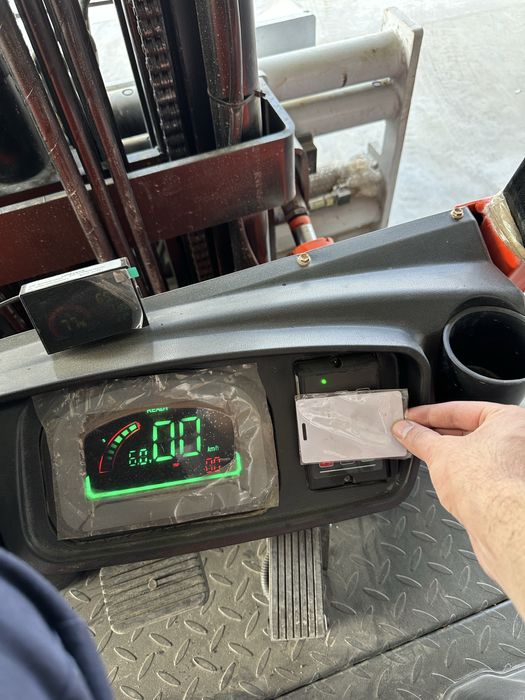 Подъёмник кара боковой захватом