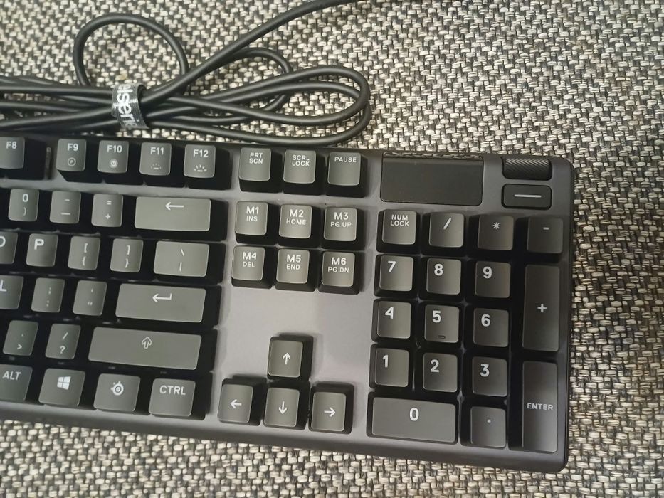 tastatura noua steelseries