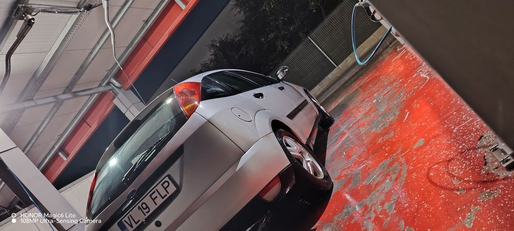 FORD Focus 2000 — imagine 5