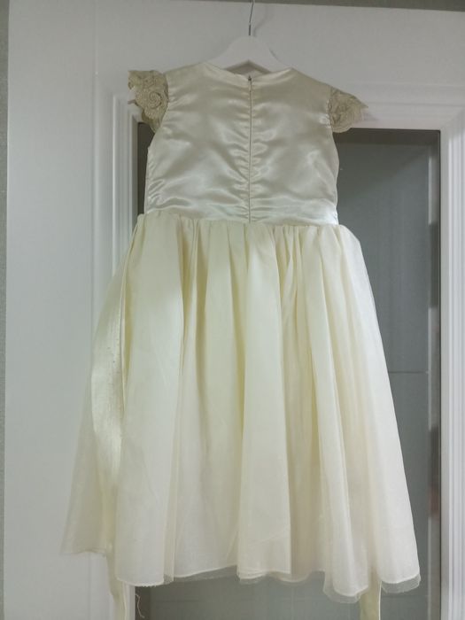 Продам платья на 3-4 года