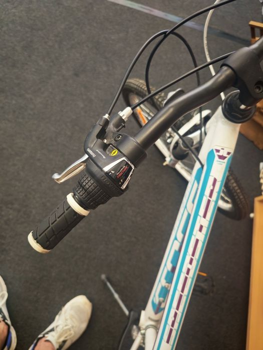 Bicicleta fete aproape noua