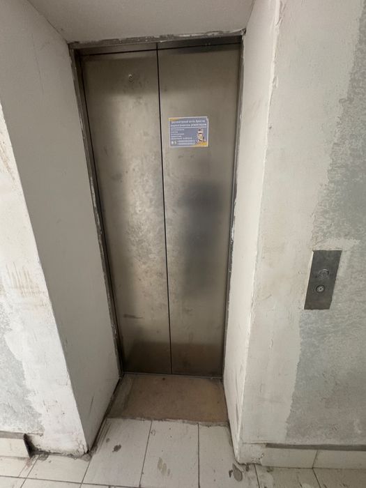 Ibn Sino koʻchasida 106 kv.mlik kvartira sotiladi 45000$