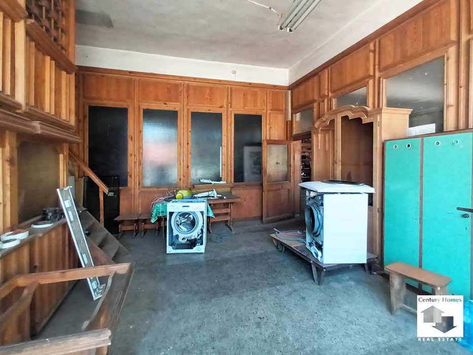 116280 Голяма промишлена сграда, със собствен парцел, за продажба в с. Велчево, само на 15 км. от Велико Търново
