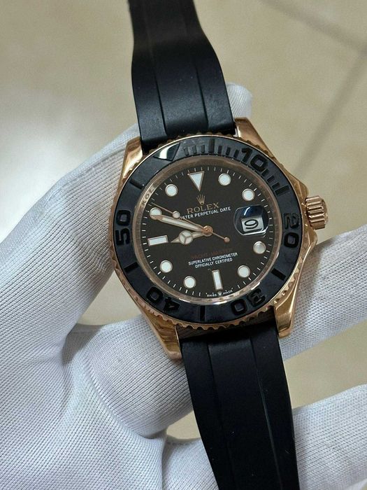 Rolex Yacht-Master 40 mm Rose Gold Oysterflex Black Dial