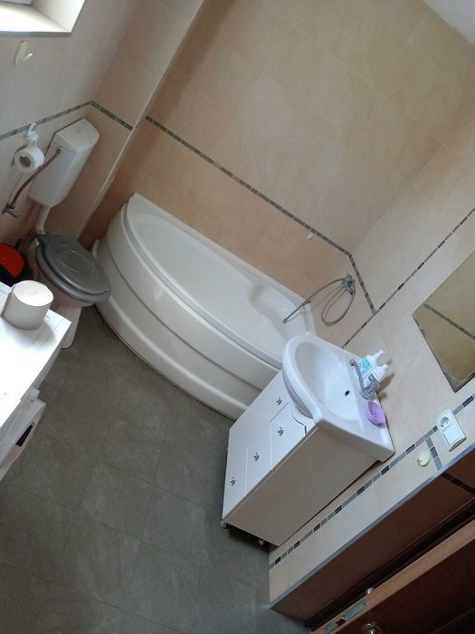 Inchiriez Apartament 2 camere la casa langa Hotel Tolea