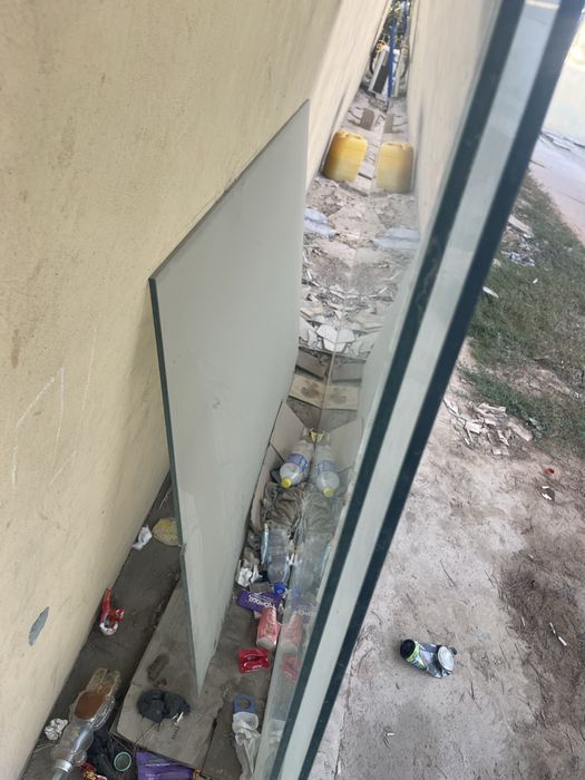 10 mm Kaloniy oyna  2.90 ga 218 2 ta 1 ta va eshik tepasiga 109 ga 160
