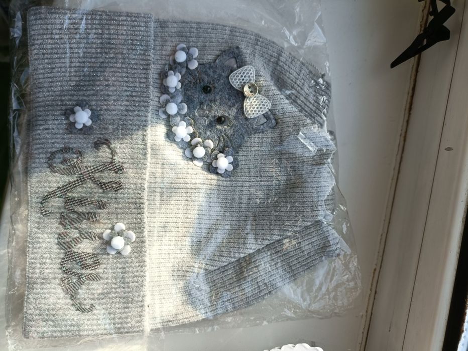 Продам нОВЫЕ шапки на девочек. Осень.