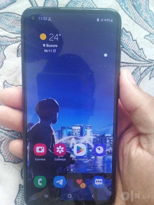 Samsung galaxly a 11  sotiladi