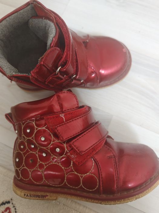 Продам осеннее сапожки для девочки