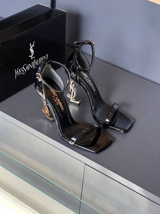 Pantofi Yves Saint Laurent noi