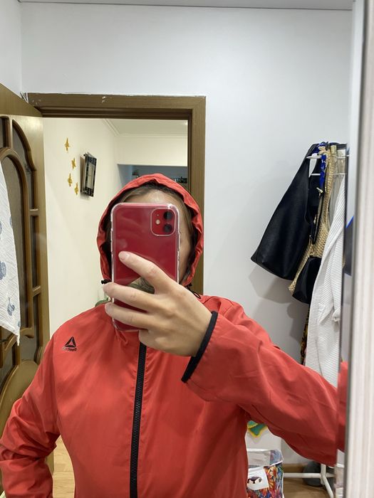 Продам ветровку reebok