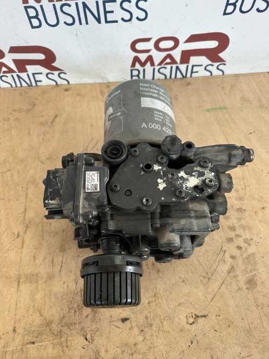 Uscator aer MERCEDES BENZ ATEGO 818 cod piesa A0014 465 464