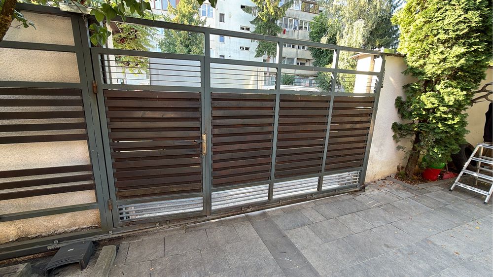 De vanzare poarta portanta  3,70 m  L cu 2070 h