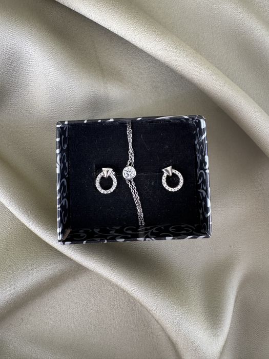 Комплект бижута - обеци и гривна