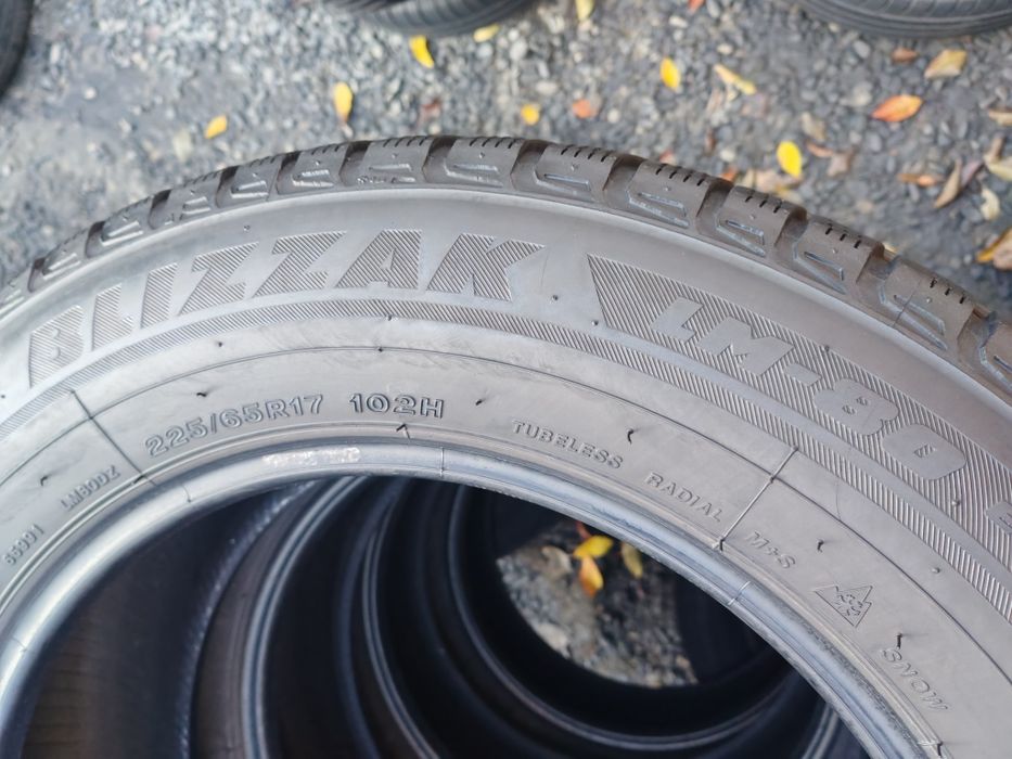 225 65 17, 4buc iarnă Bridgestone Blizak Lm80, peste 5mm