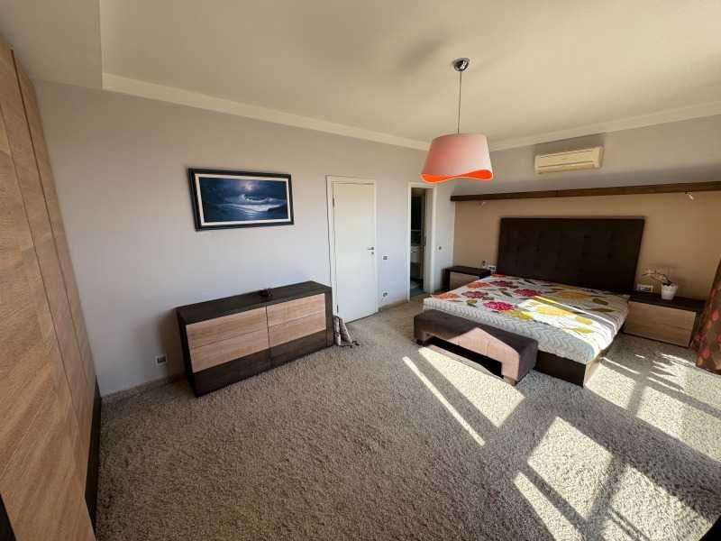 Дава се под наем Тристаен апартамент в София, Студентски град - 160 кв.м за 1249.5 € - Снимка #12