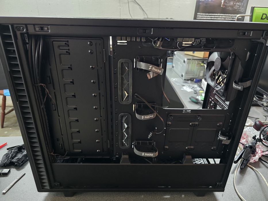 Carcasa Fractal Design Define 7 Solid