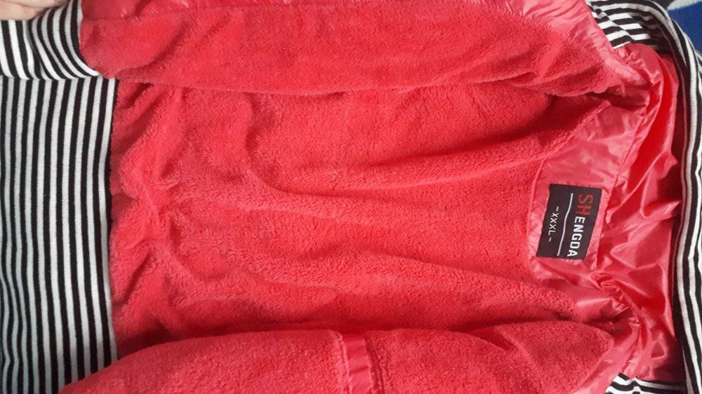 Geaca groasă de iarnă pentru fete plus alta cadou