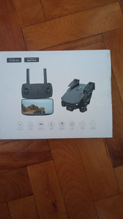 Vând Dronă E88 cu 2 baterii