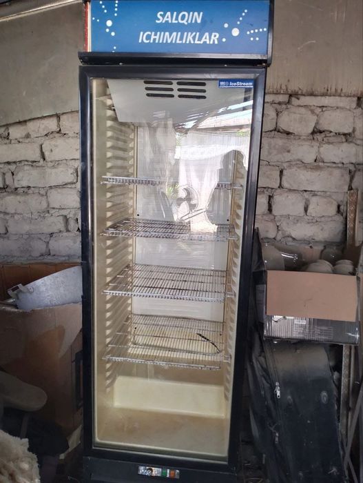 Витрина холодильник работает отлично xaladilnik vitrina