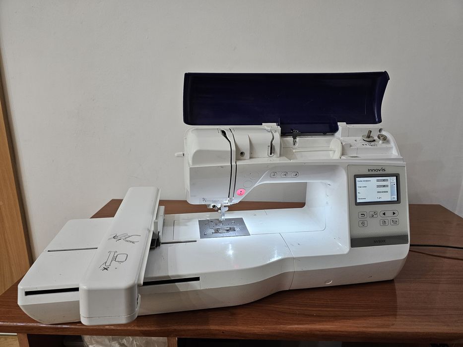 Mașină de brodat computerizata Brother Innov-is NV800E