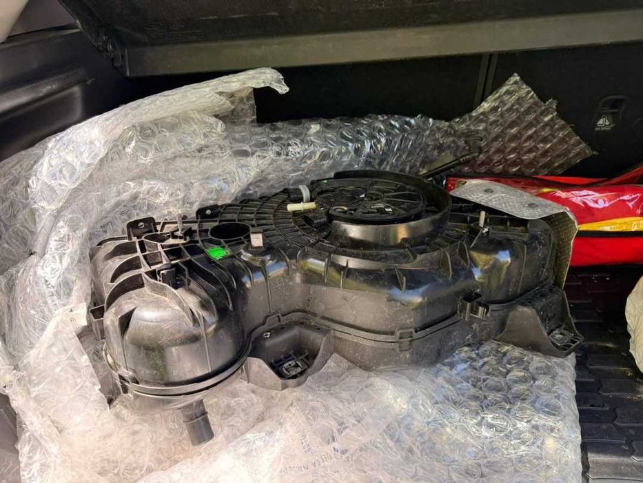 Оригинален AdBlue резервоар с помпа за Hyundai / Kia 1.6 CRDi – 31510-G9000 (Bosch)