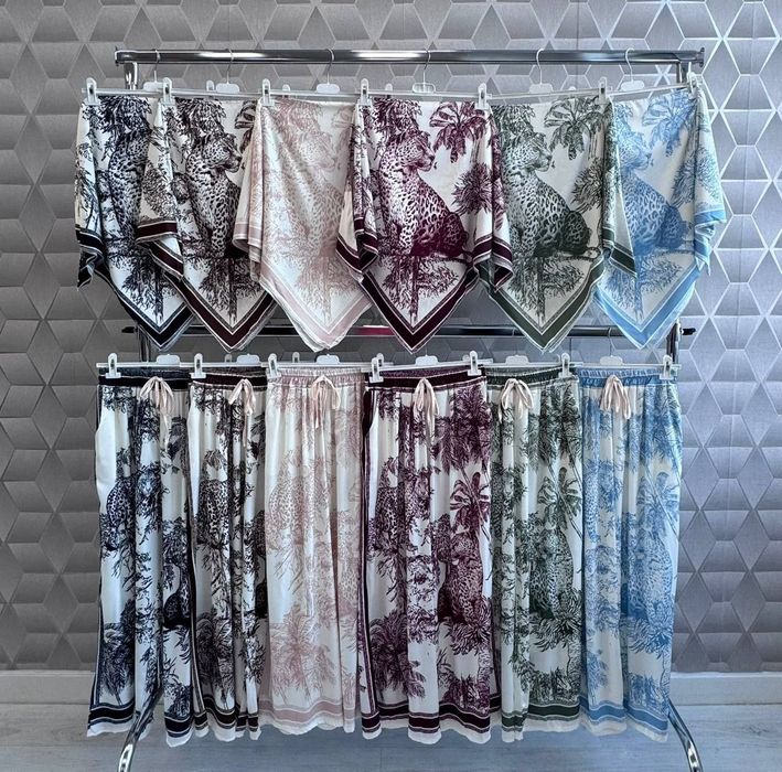 Compleuri dama din satin