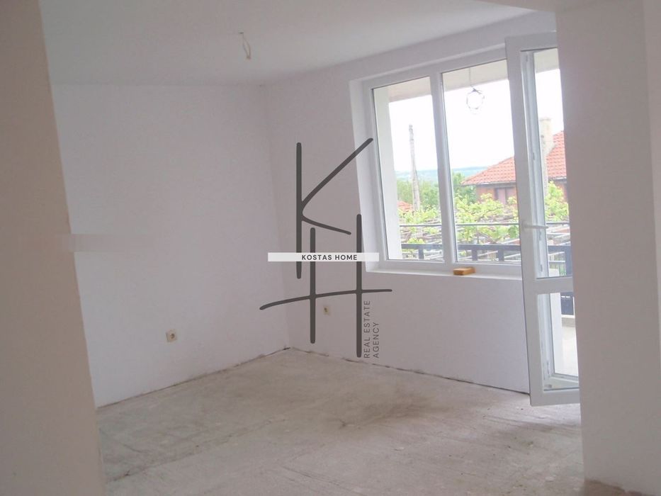 Къща в Варна, област-с.Бенковски площ 285 цена 195000