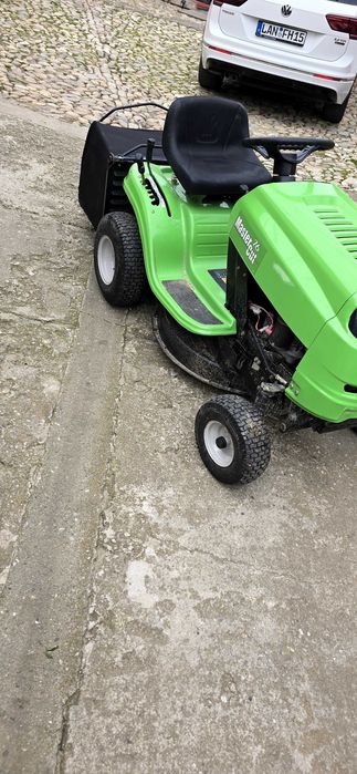 Tractorase de tuns iarba/gazonul