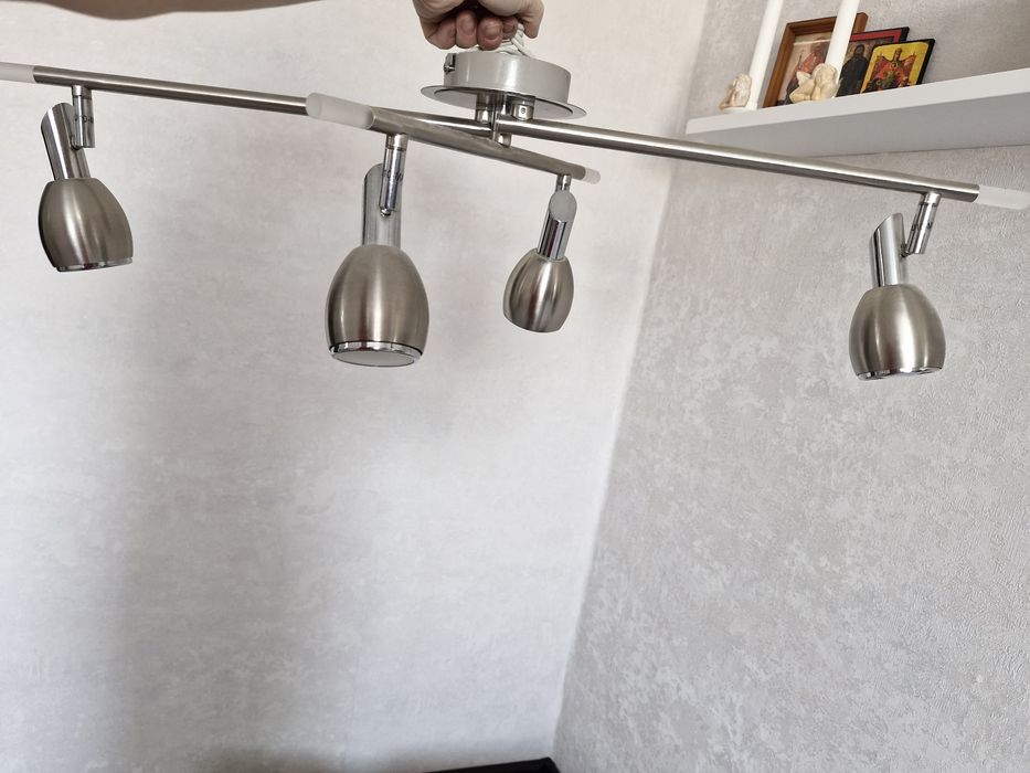 Продаю люстру. Универсальная.