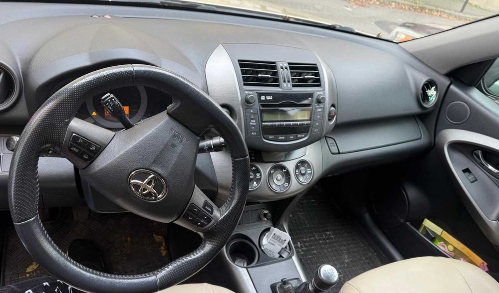 Autoturism : TOYOTA RAV-4