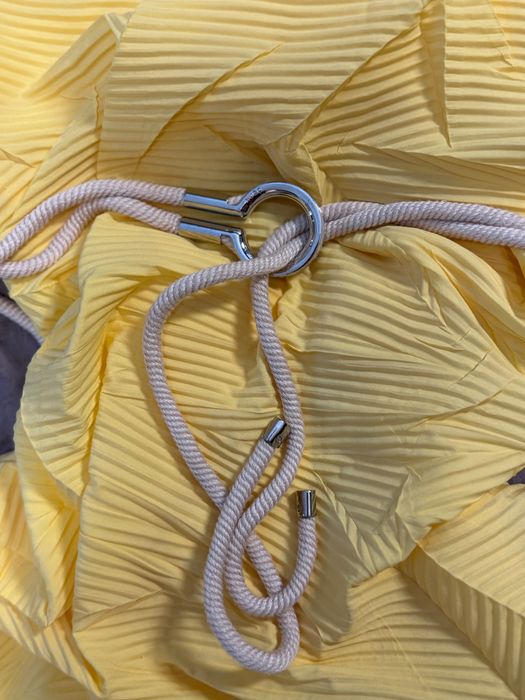 Лятна релефна жълта рокля