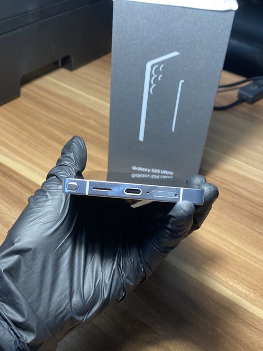 Samsung Galaxy S25 Ultra • 512 GB • Titanium Black