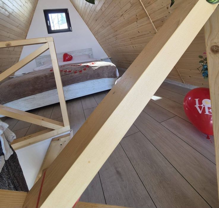 Cazare A-Frame 2/4 Persoane ciubăr/saună .