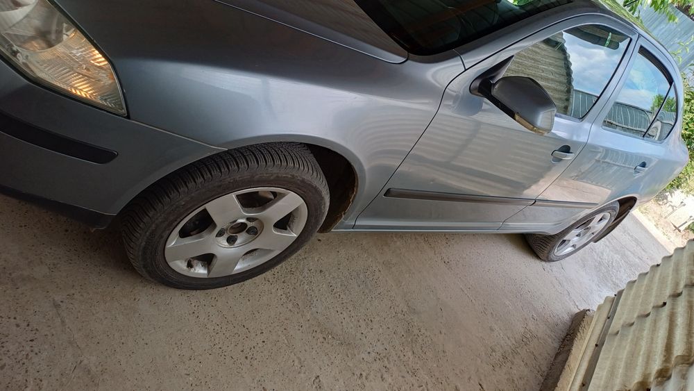 Vând Skoda Octavia 2 1,9 2006, al doilea proprietar, rulata doar România.
